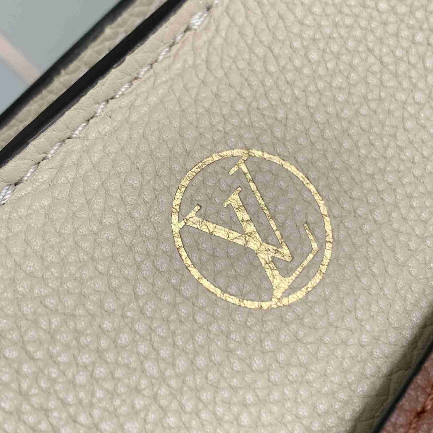 Louis Vuitton On My Side MM Tote Bag (30.5-24.5-14cm)   M59645 - DesignerGu