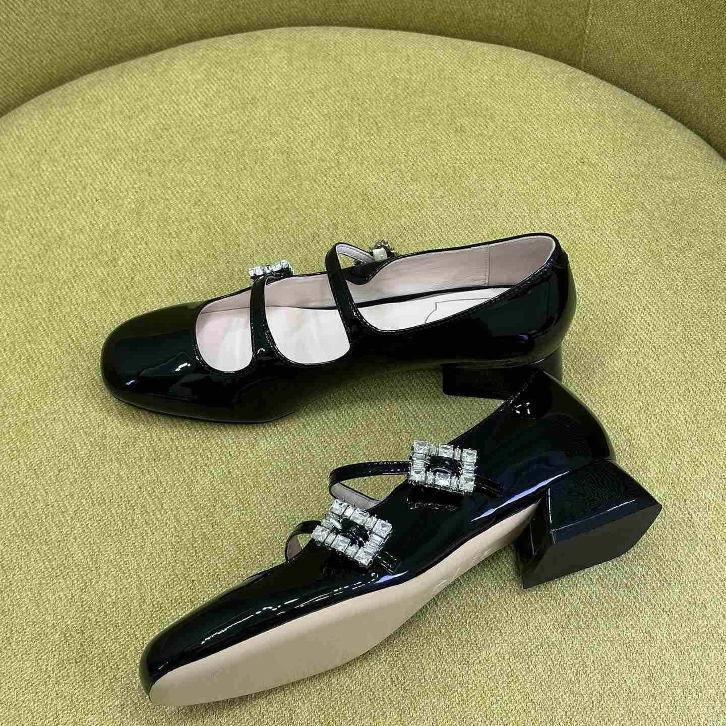 Roger Vivier Trés Vivier Strass Buckle Mini Babies Ballerinas in Patent Leather - DesignerGu