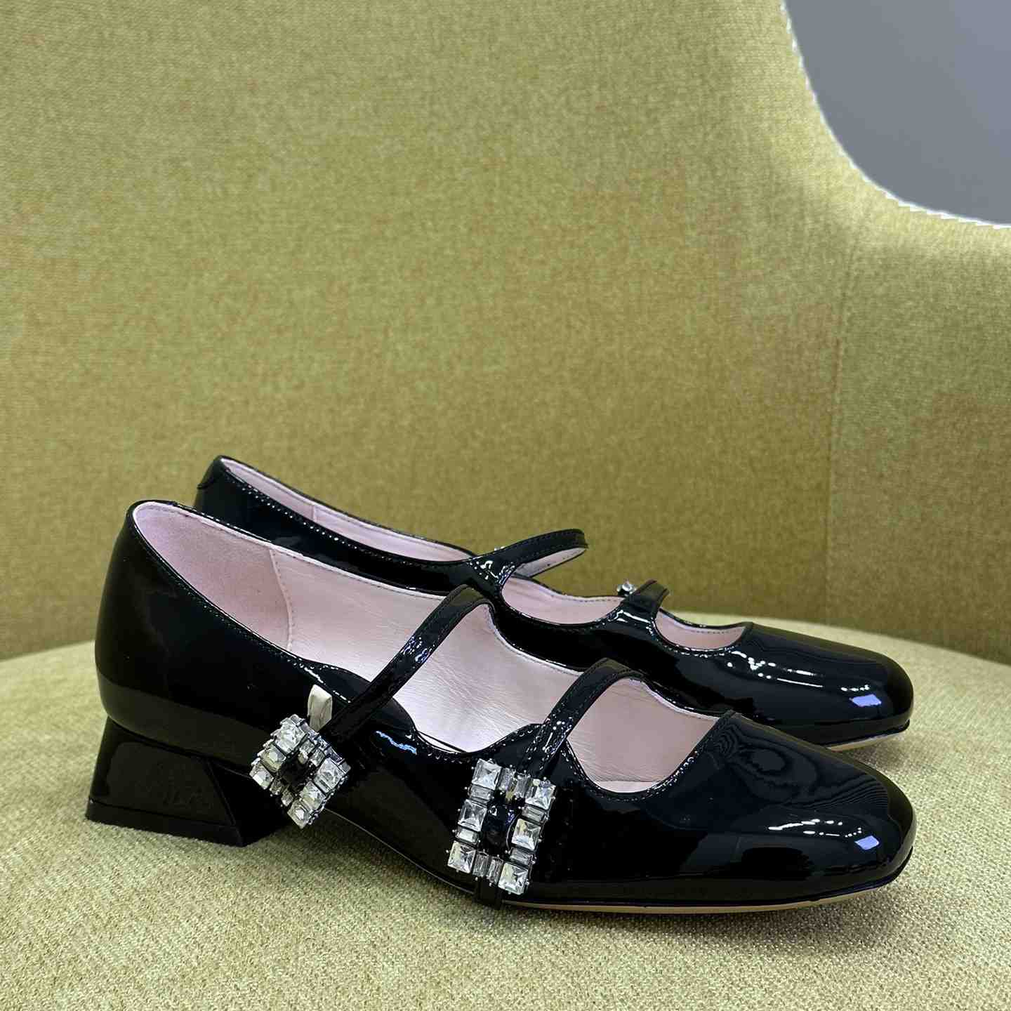 Roger Vivier Trés Vivier Strass Buckle Mini Babies Ballerinas in Patent Leather - DesignerGu