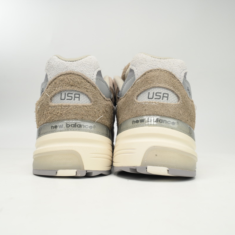 New Balance 992 Levi's Sneakers      M992LV  - DesignerGu