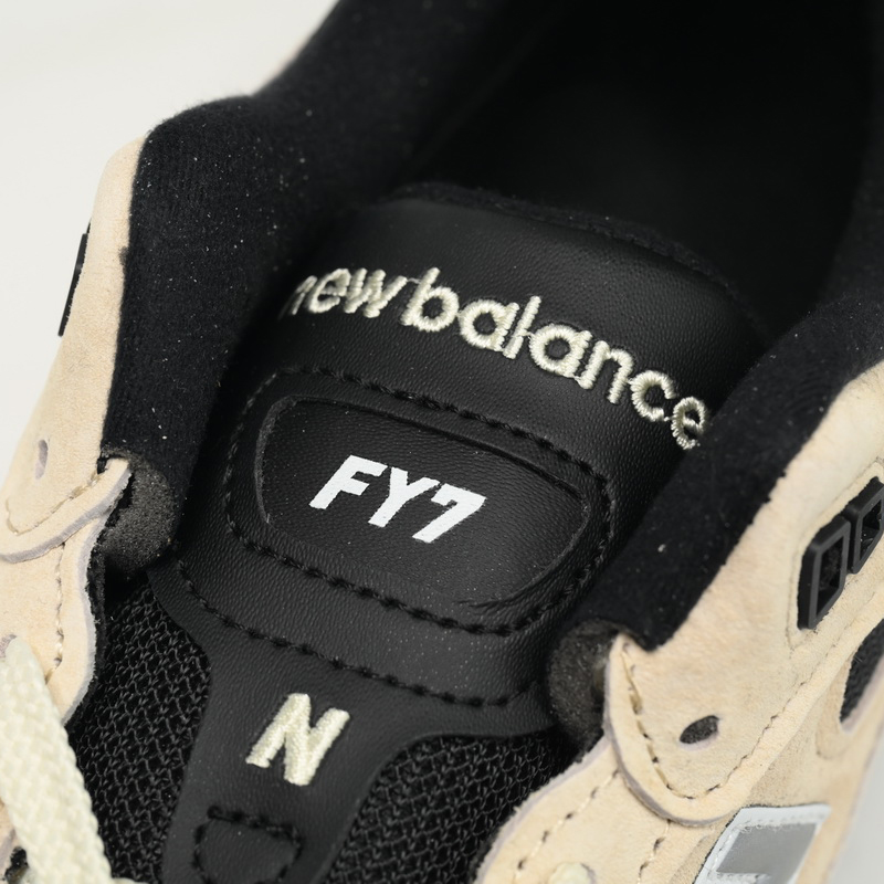 New Balance 992 Beige Black Sneakers      M992NB  - DesignerGu