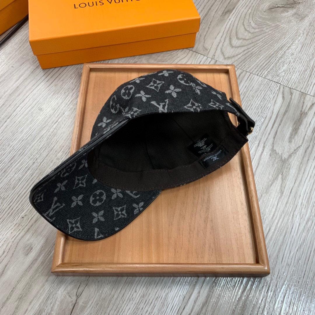 Louis Vuitton Monogram Cap - DesignerGu