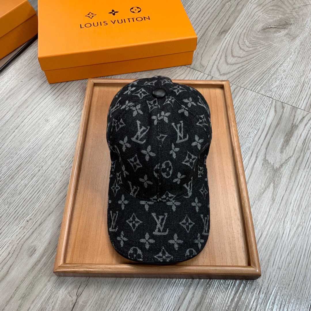 Louis Vuitton Monogram Cap - DesignerGu