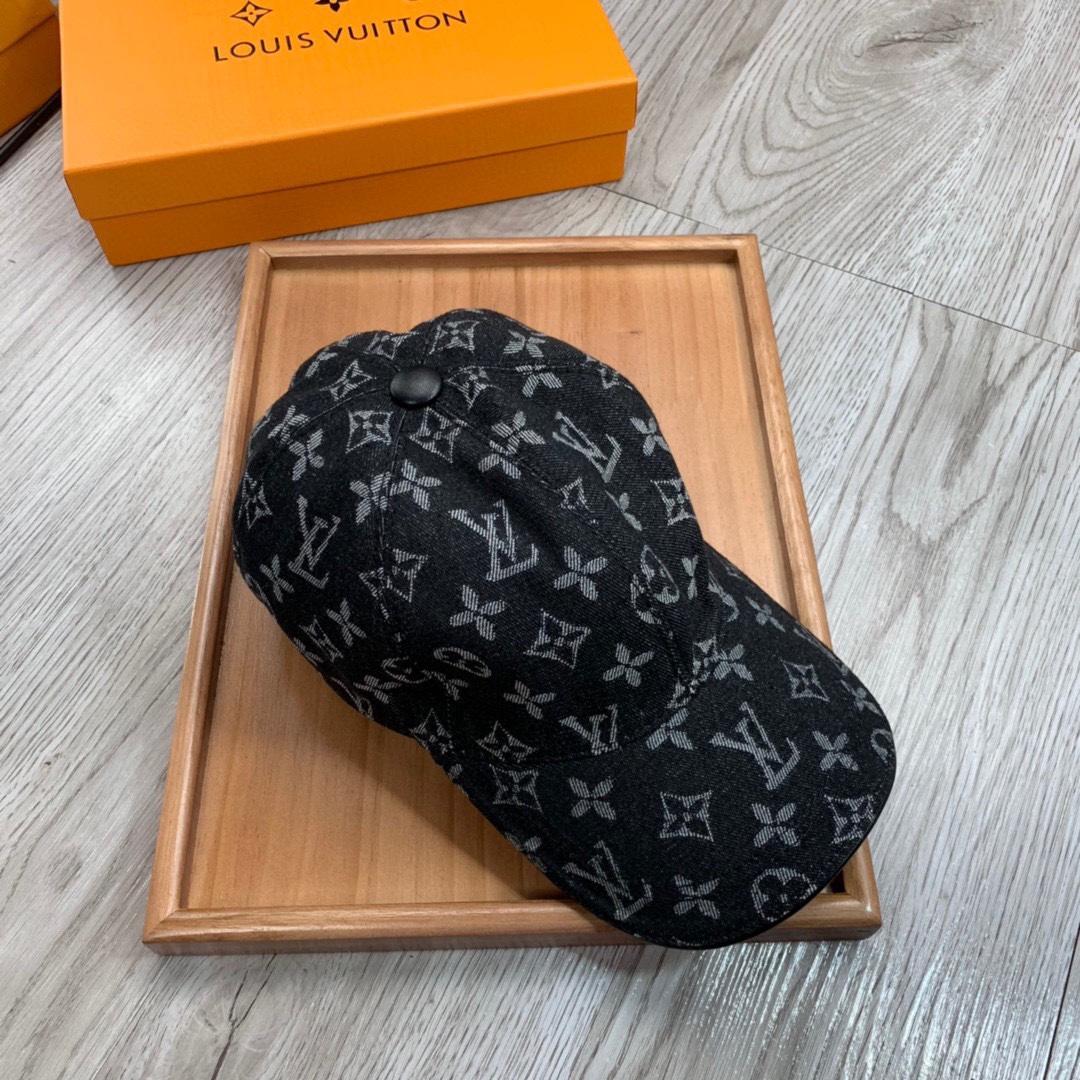 Louis Vuitton Monogram Cap - DesignerGu