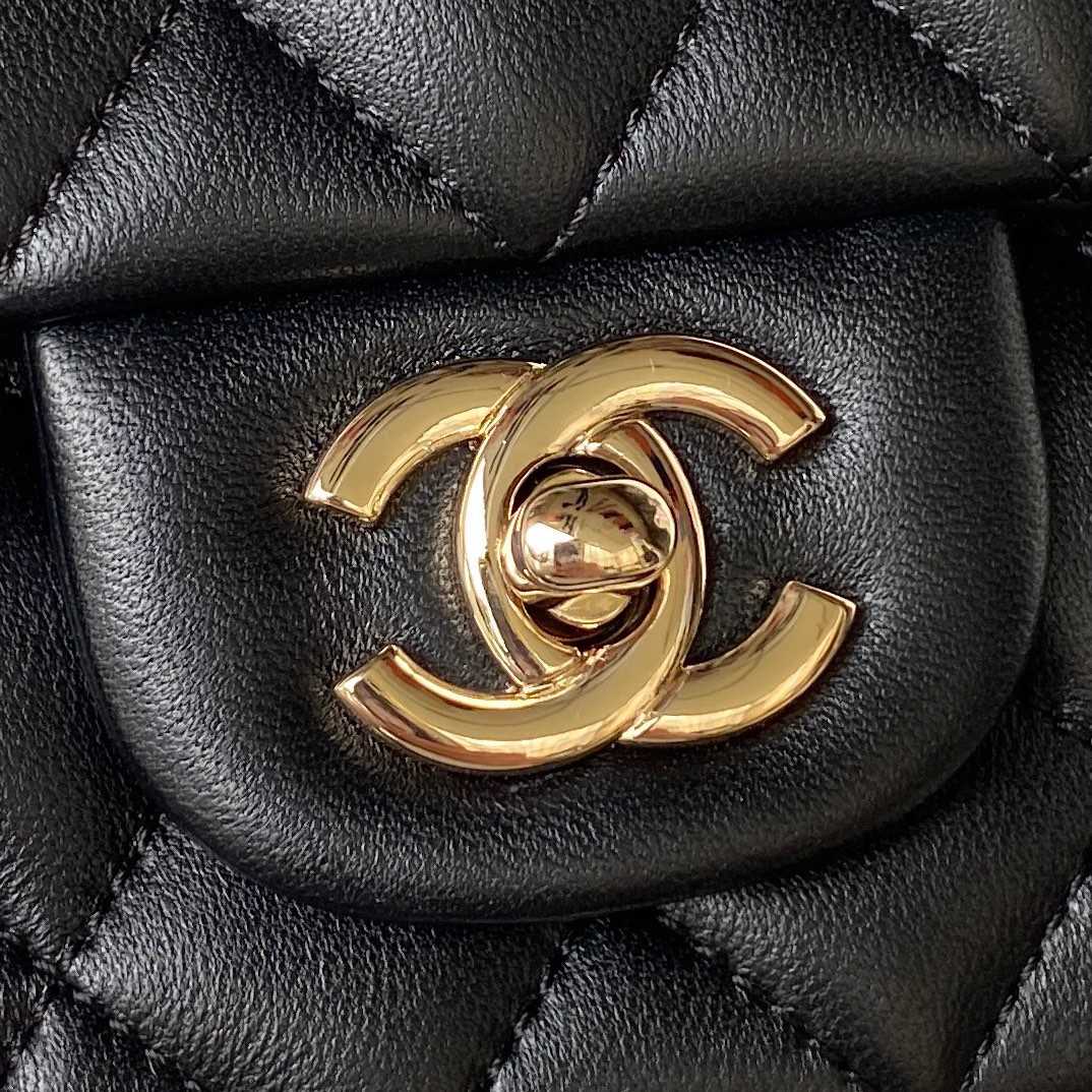 Chanel Flap Lambskin Bag With Top Handle      (20x12x6cm) - DesignerGu