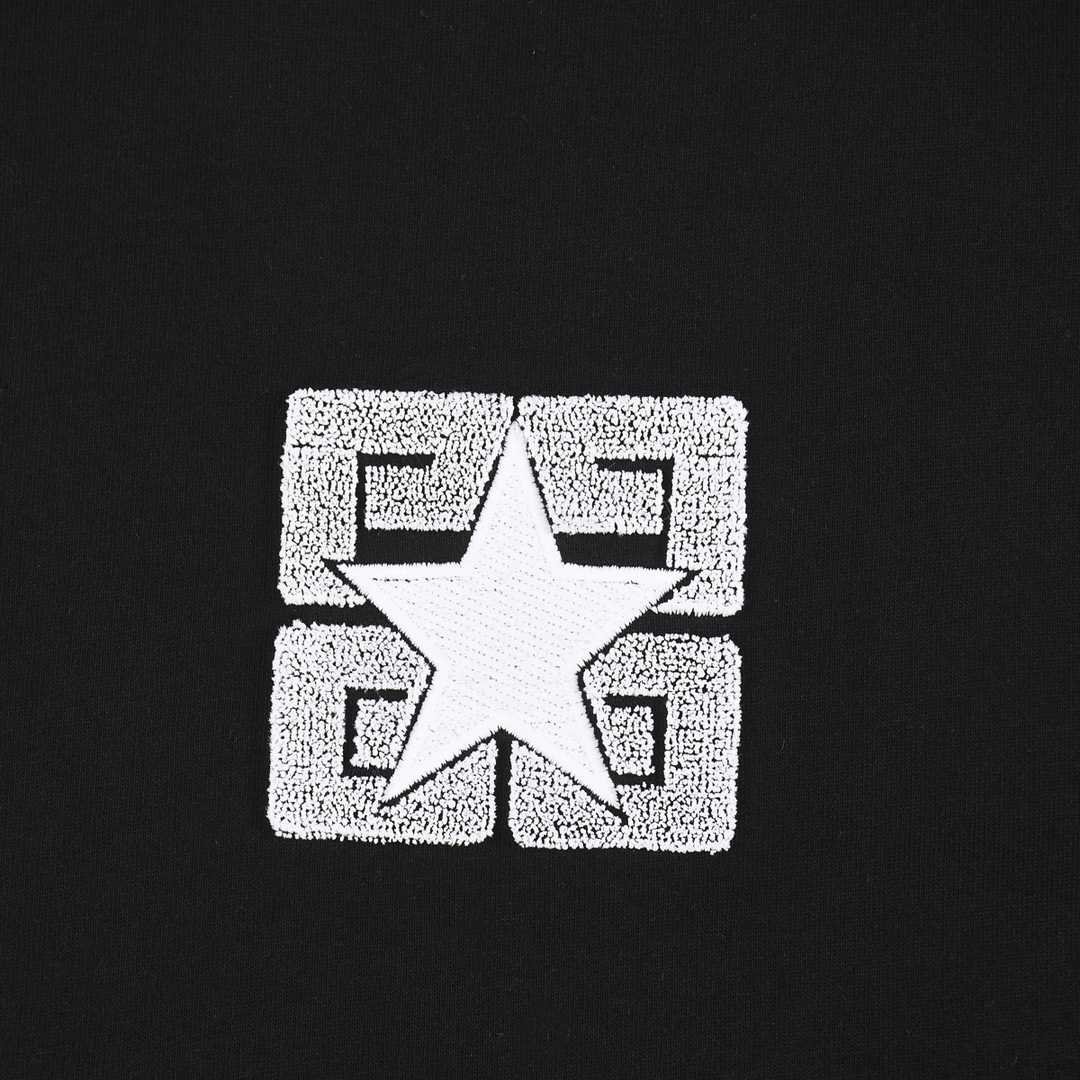 Givenchy 4G Stars Boxy Fit T-shirt In Cotton - DesignerGu