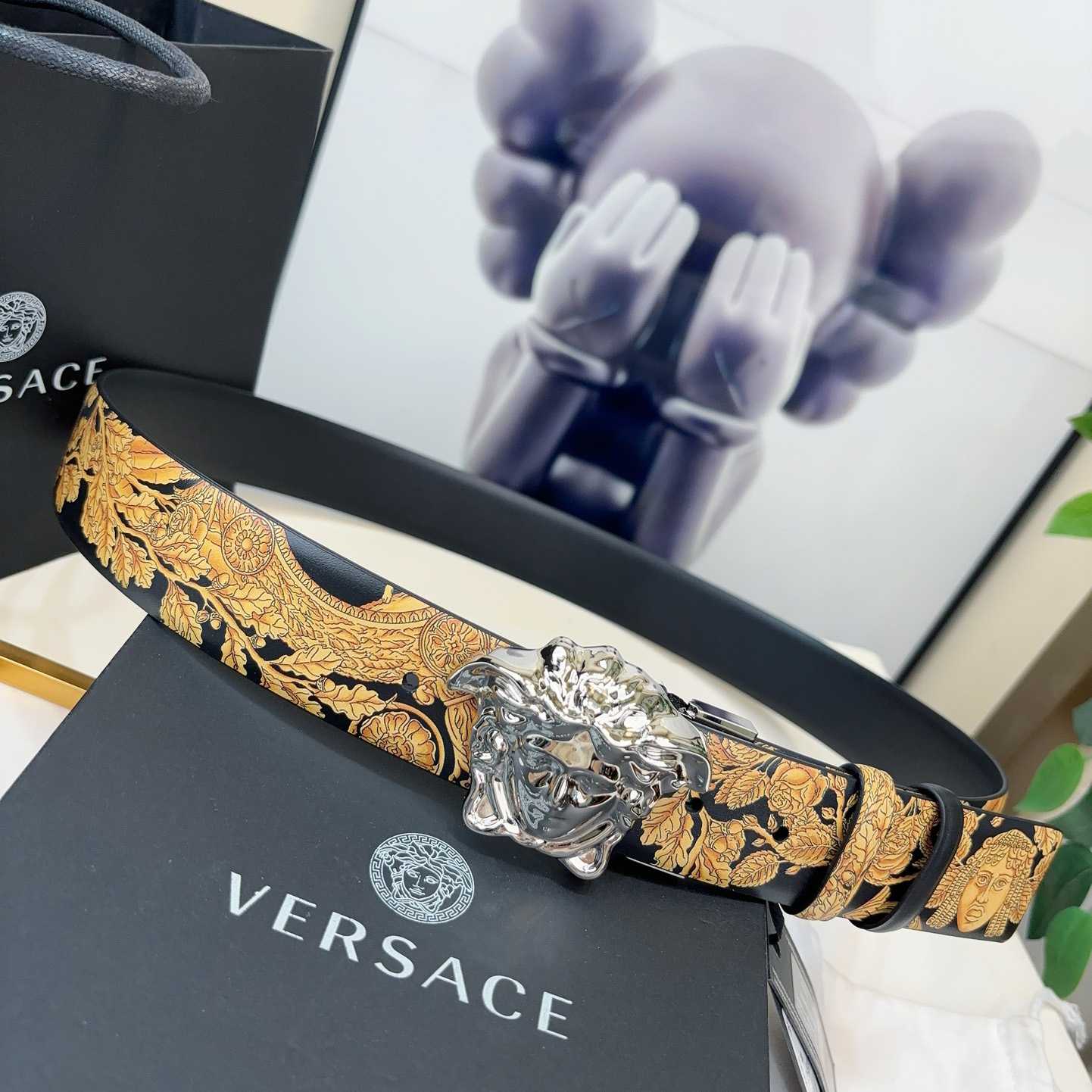 Versace Barocco Reversible Leather Belt    40mm - DesignerGu