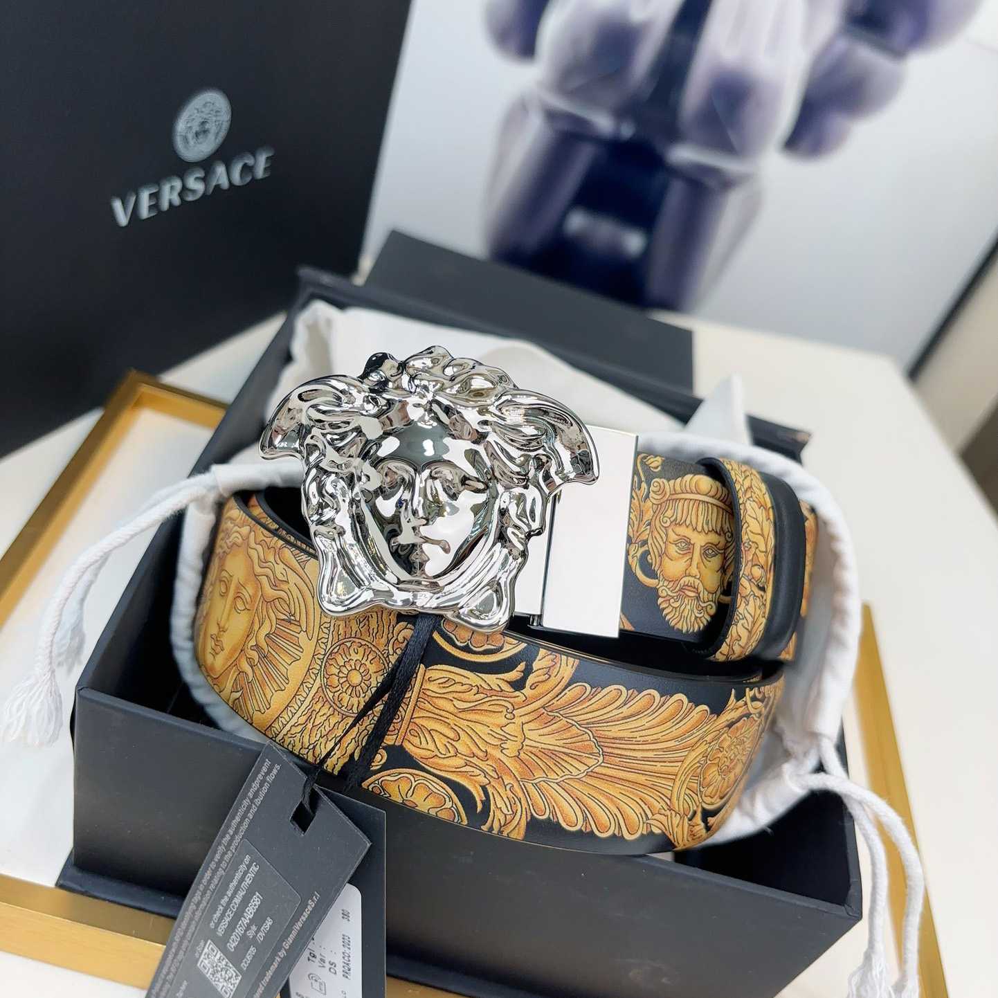 Versace Barocco Reversible Leather Belt    40mm - DesignerGu