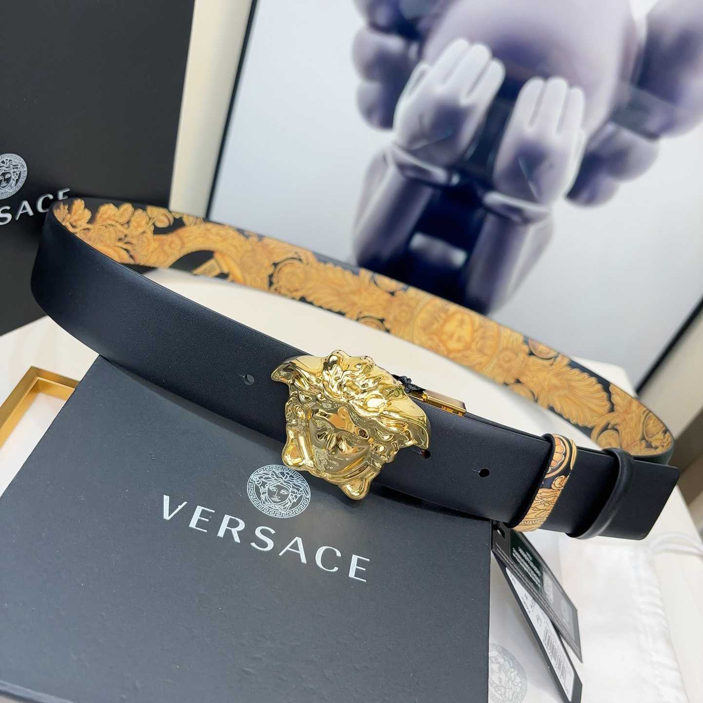 Versace Barocco Reversible Leather Belt    40mm - DesignerGu