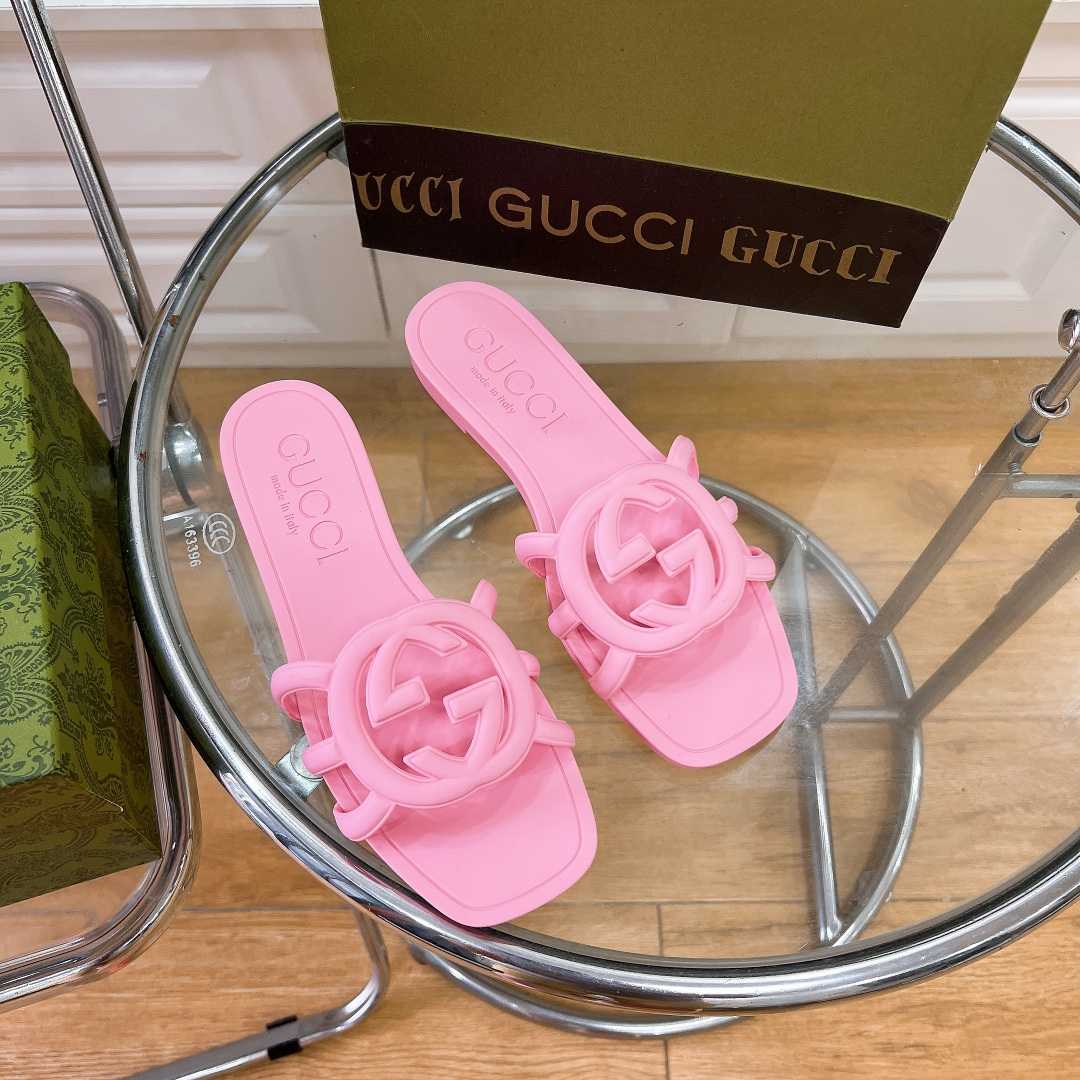Gucci Women's Interlocking G Slide Sandal - DesignerGu