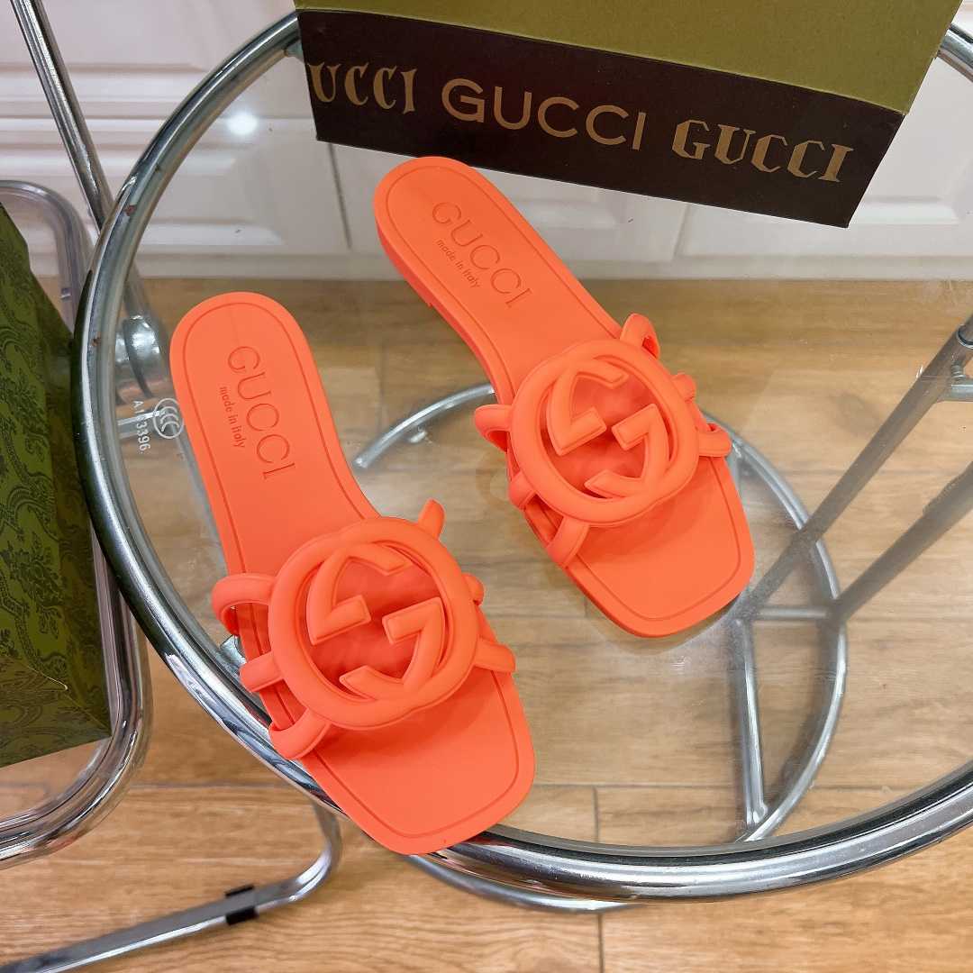 Gucci Women's Interlocking G Slide Sandal - DesignerGu