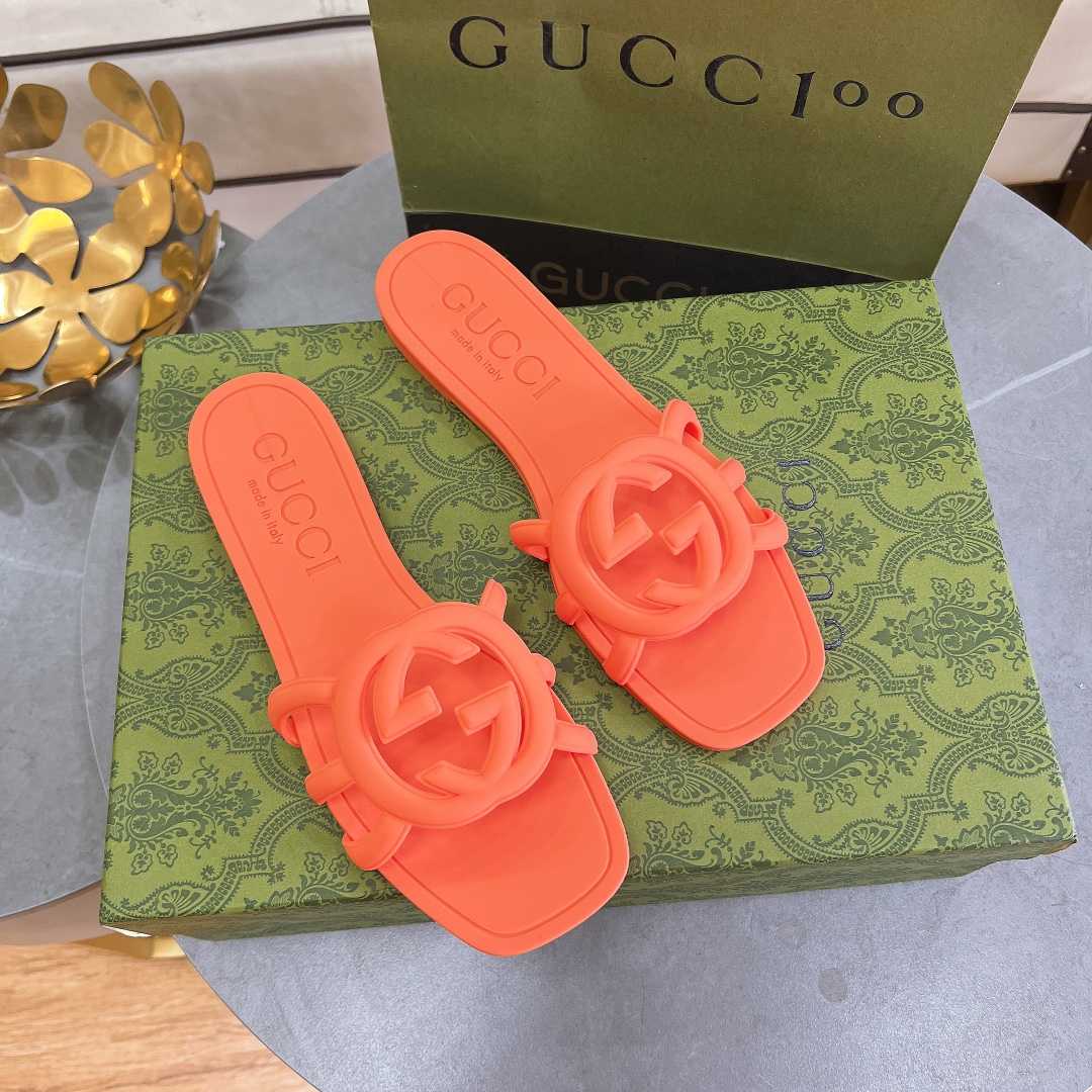 Gucci Women's Interlocking G Slide Sandal - DesignerGu