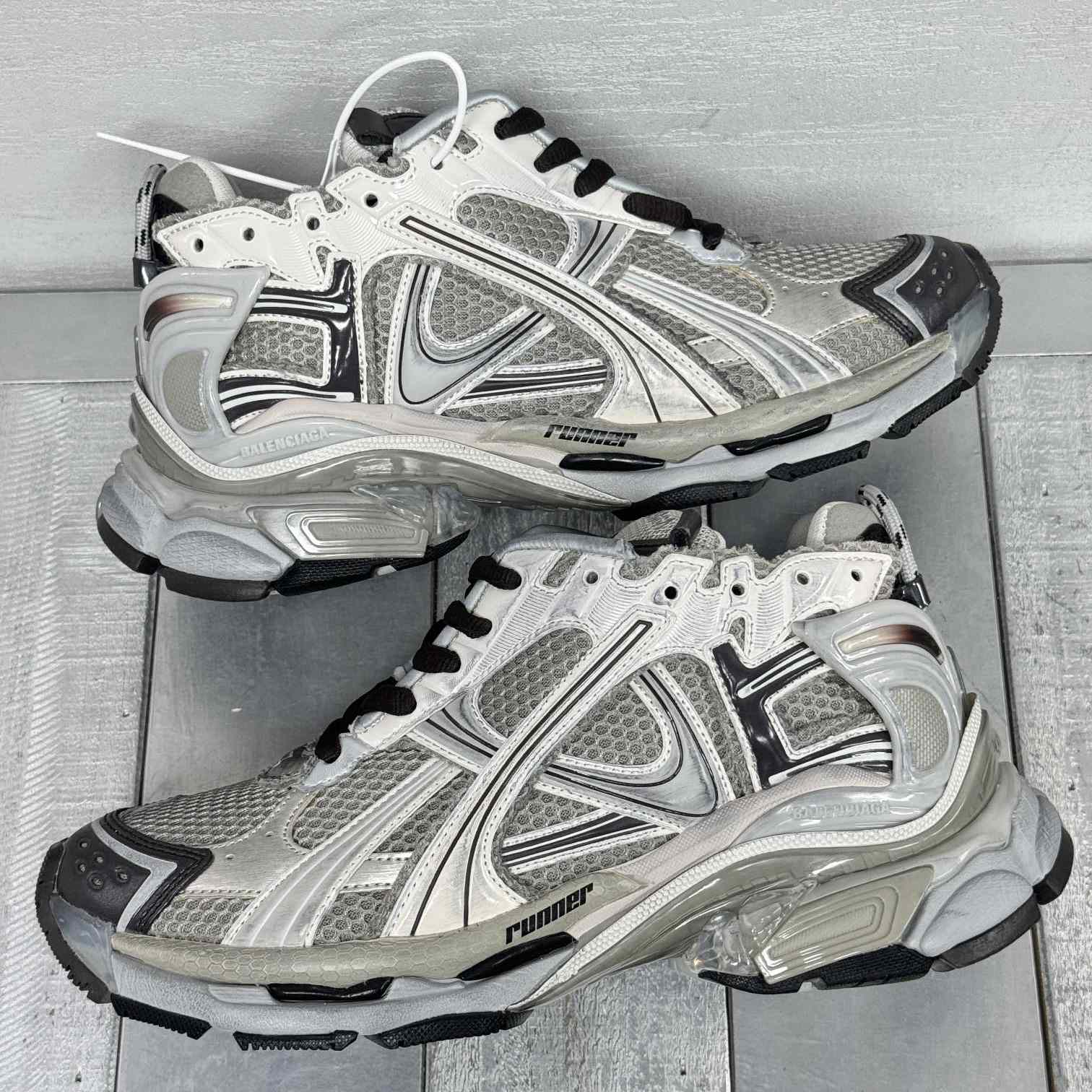 Balenciaga Runner Sneaker  - DesignerGu