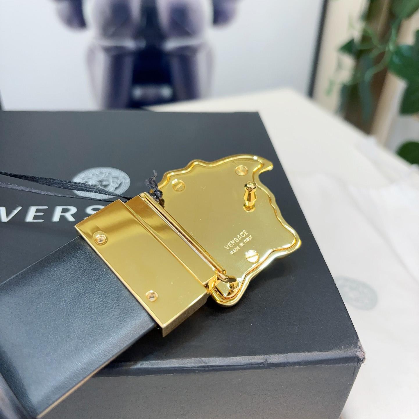 Versace Reversible Leather Belt    40mm - DesignerGu