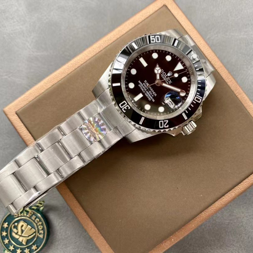 Rolex Submariner Watch     41mm - DesignerGu