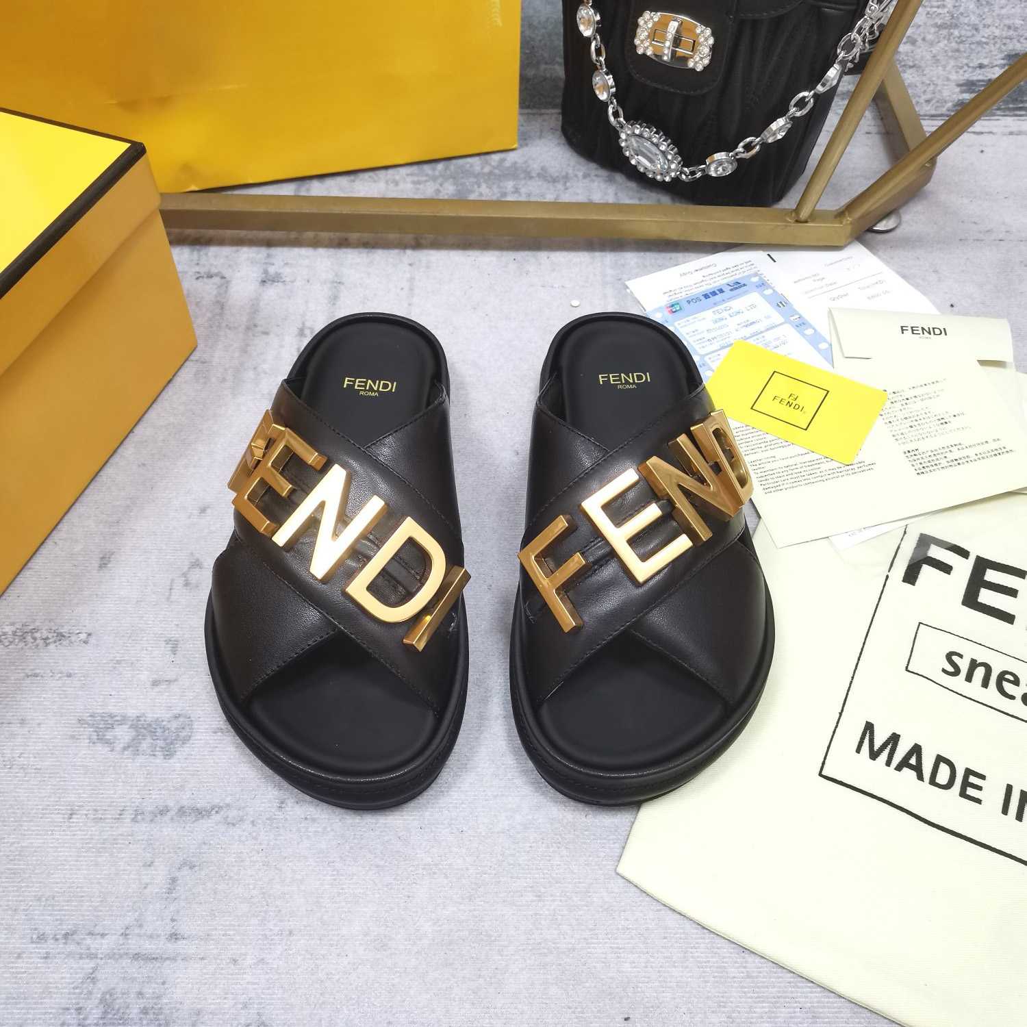 Fendi Slides - DesignerGu