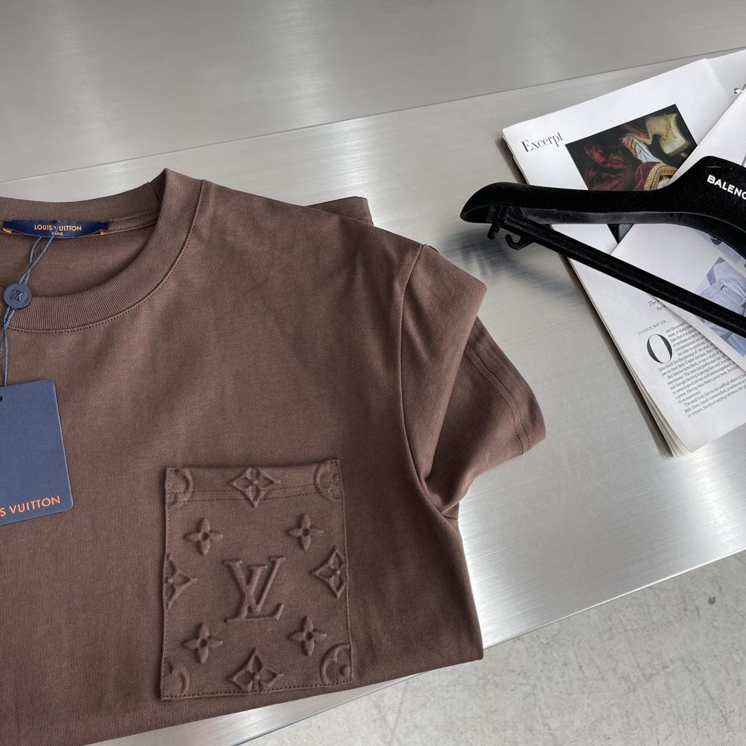 Louis Vuitton Signature Pocket T-Shirt   1AFPT7 - DesignerGu