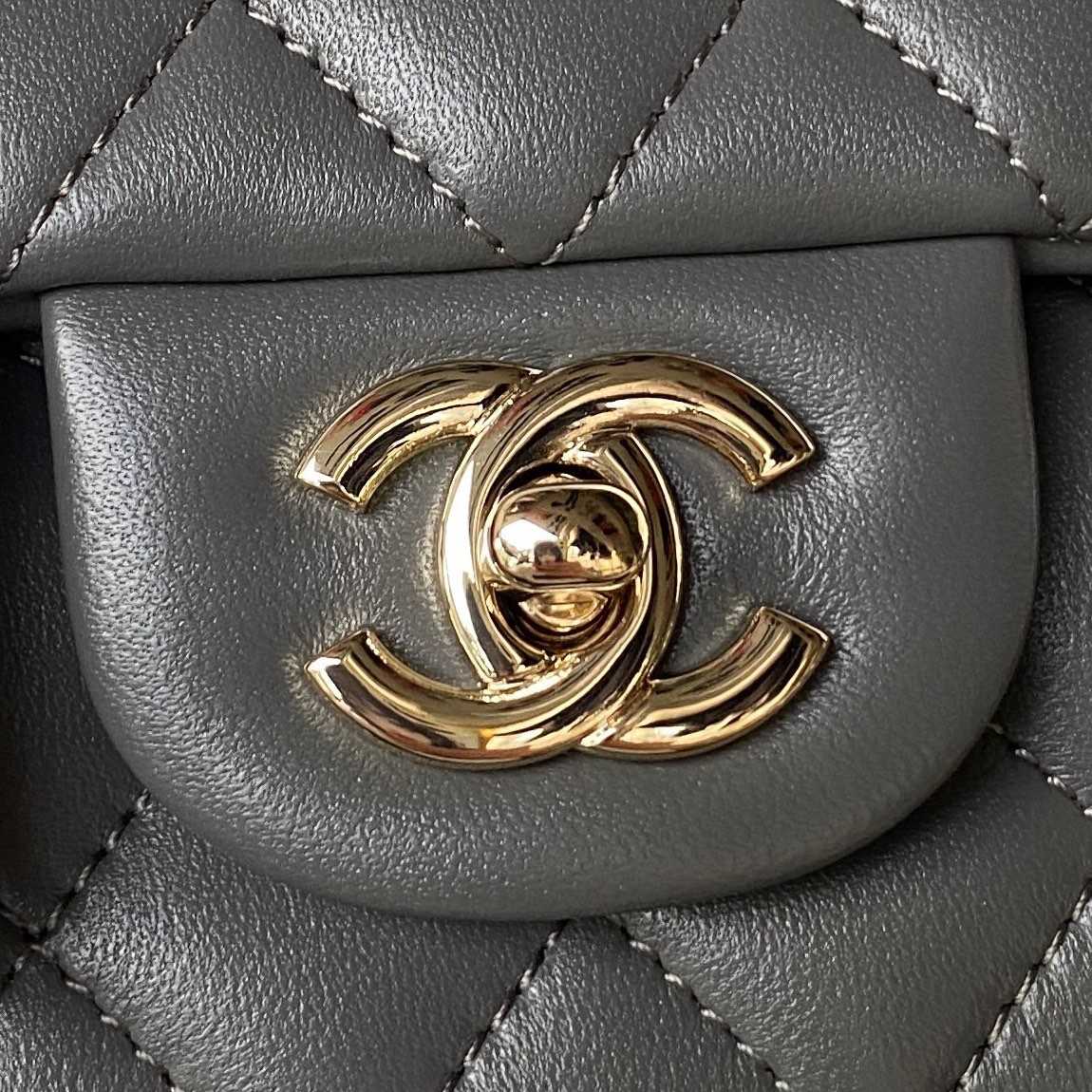 Chanel Flap Lambskin Bag With Top Handle      (20x12x6cm) - DesignerGu