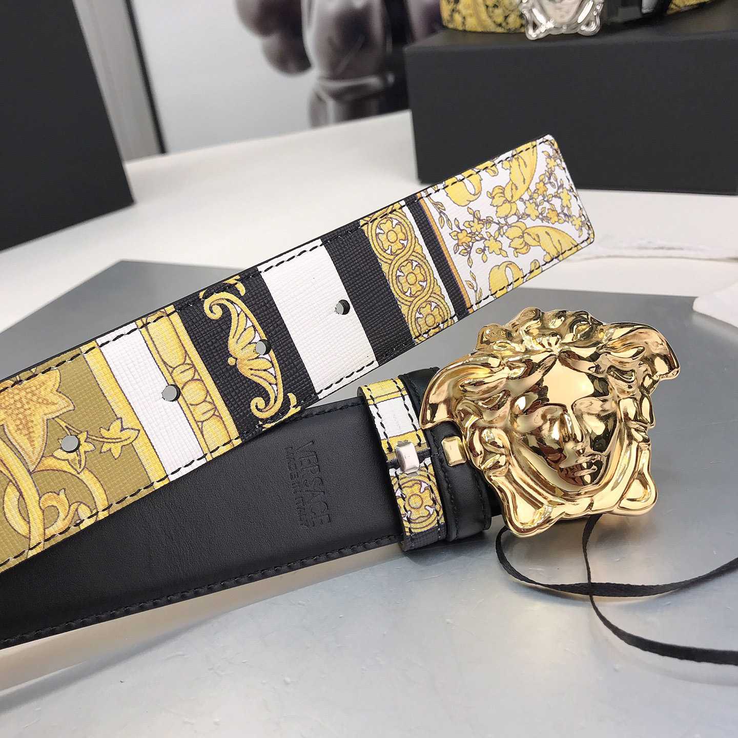 Versace Barocco Reversible LeatherBelt    40mm - DesignerGu