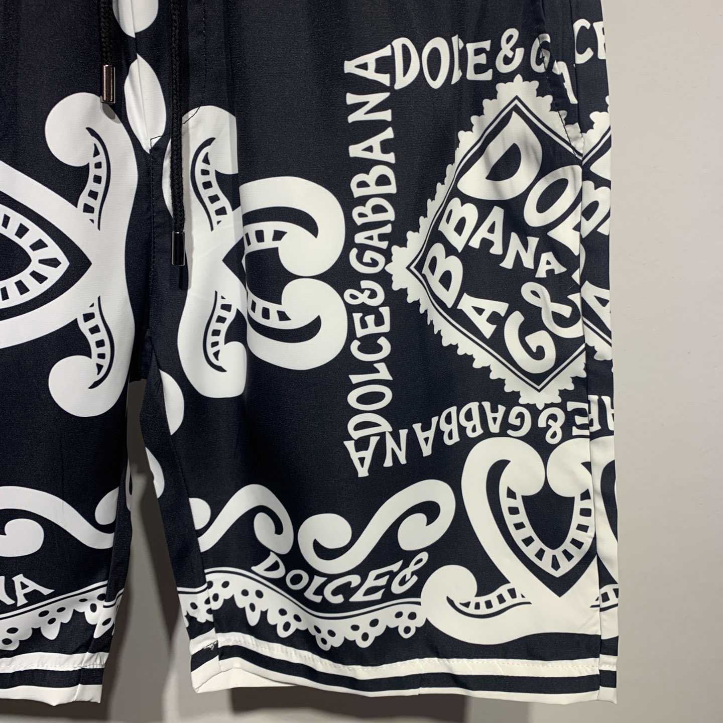 Dolce & Gabbana Marina Print Silk Shorts - DesignerGu