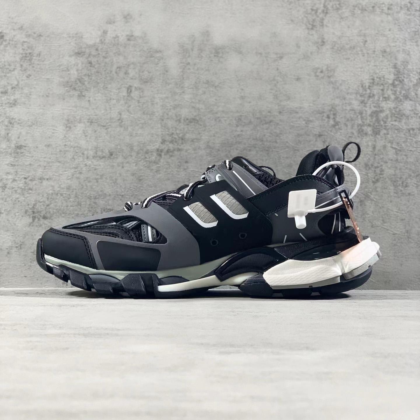 Balenciaga Track Sneaker    - DesignerGu