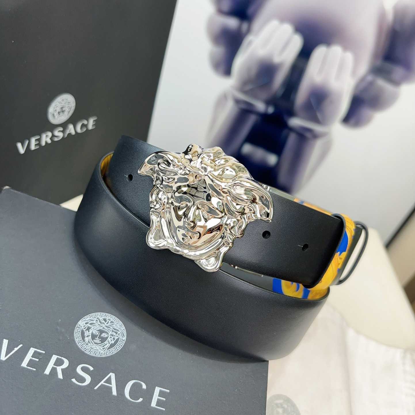 Versace Barocco Reversible Leather Belt    40mm - DesignerGu