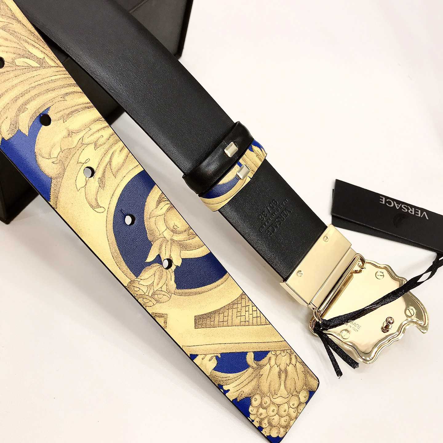 Versace Barocco Reversible Leather Belt    40mm - DesignerGu