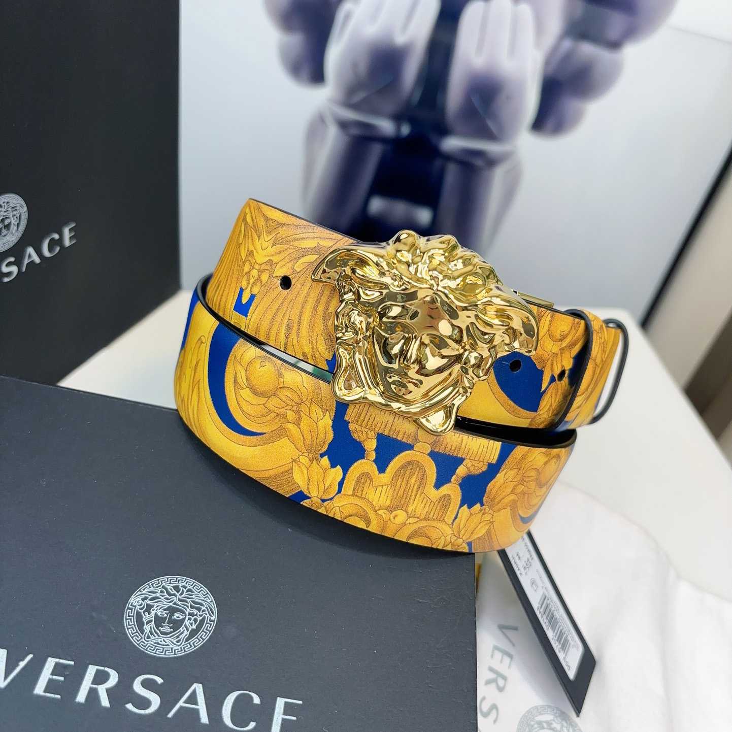 Versace Barocco Reversible Leather Belt    40mm - DesignerGu