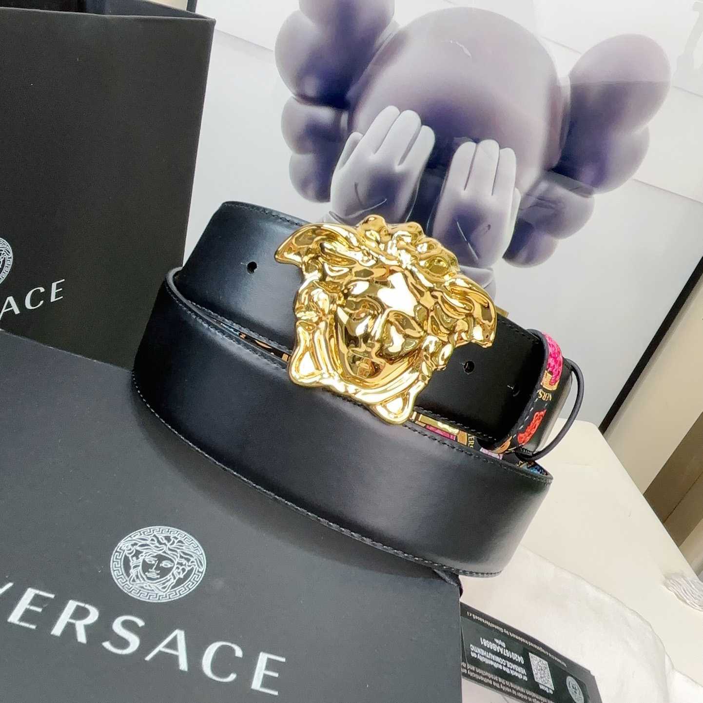 Versace Medusa Medallion Print Reversible Leather Belt   40mm - DesignerGu