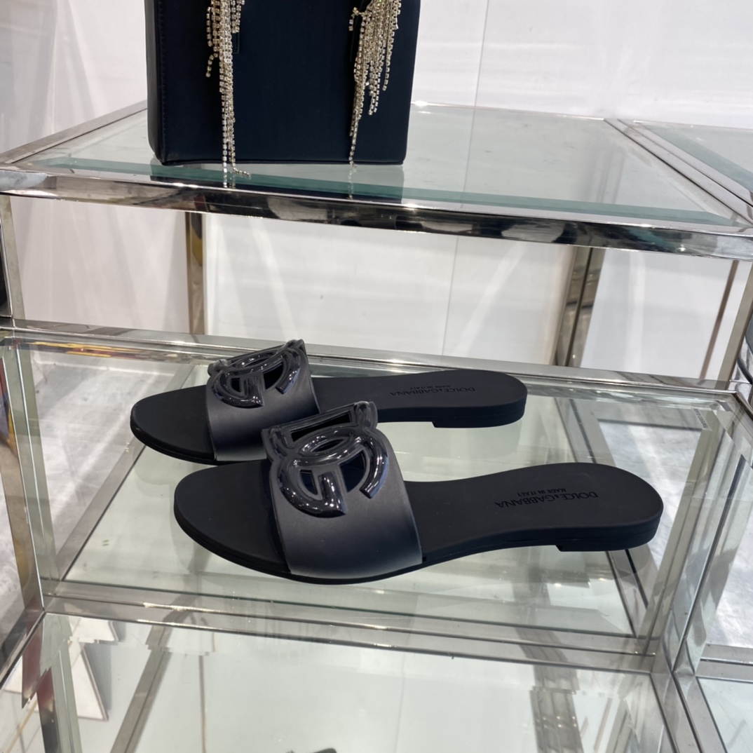 Dolce & Gabbana Rubber Beachwear Sliders - DesignerGu