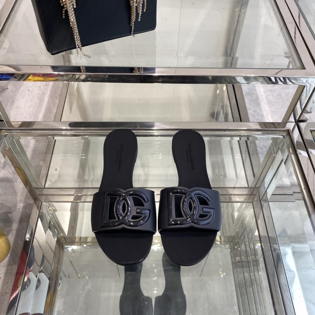 Dolce & Gabbana Rubber Beachwear Sliders - DesignerGu