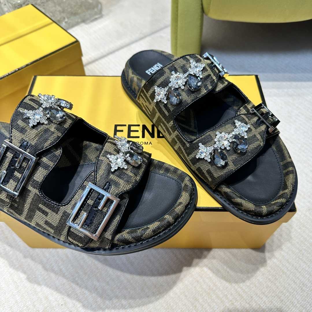 Fendi Feel Brown Fabric Slides - DesignerGu