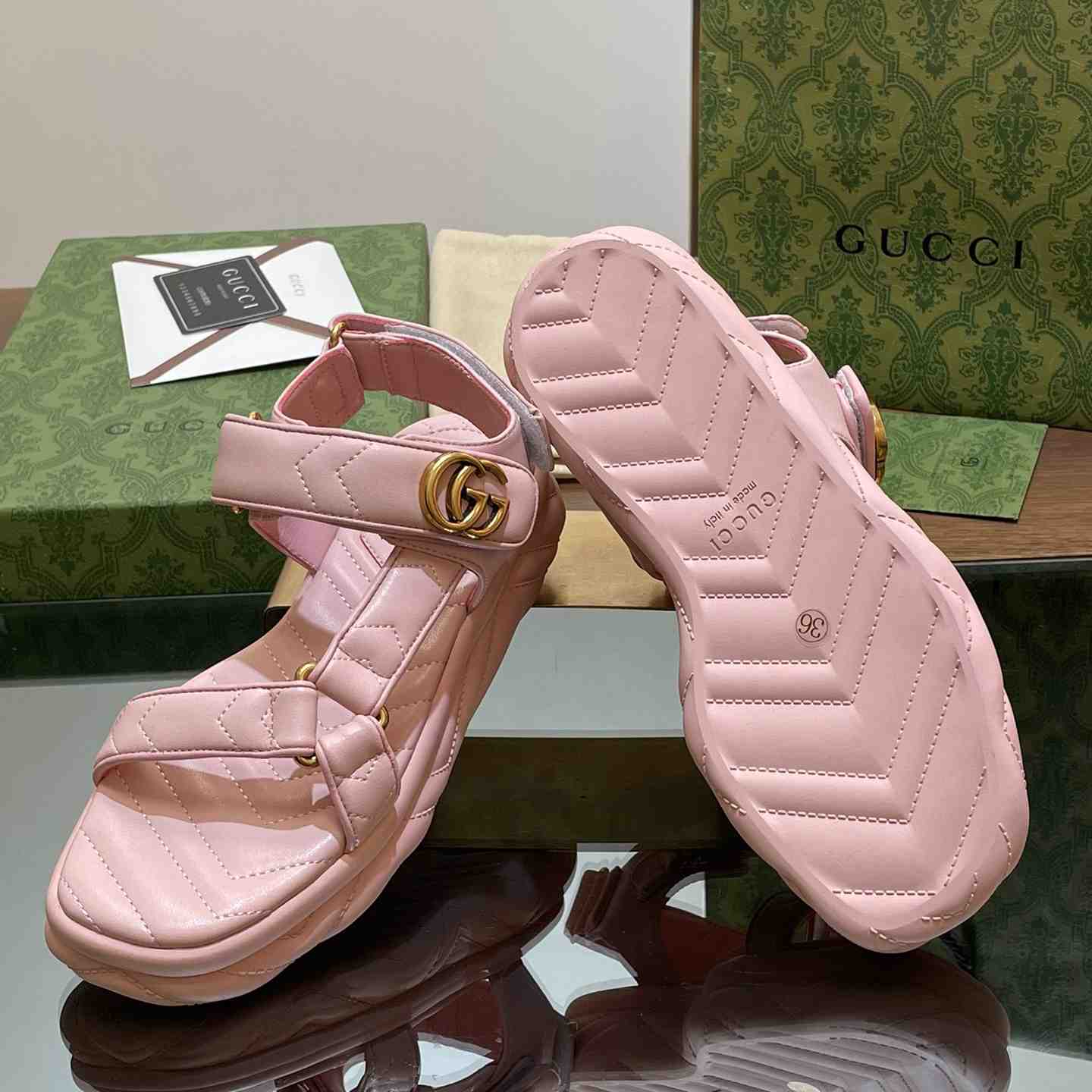 Gucci Women's Double G Sandal - DesignerGu