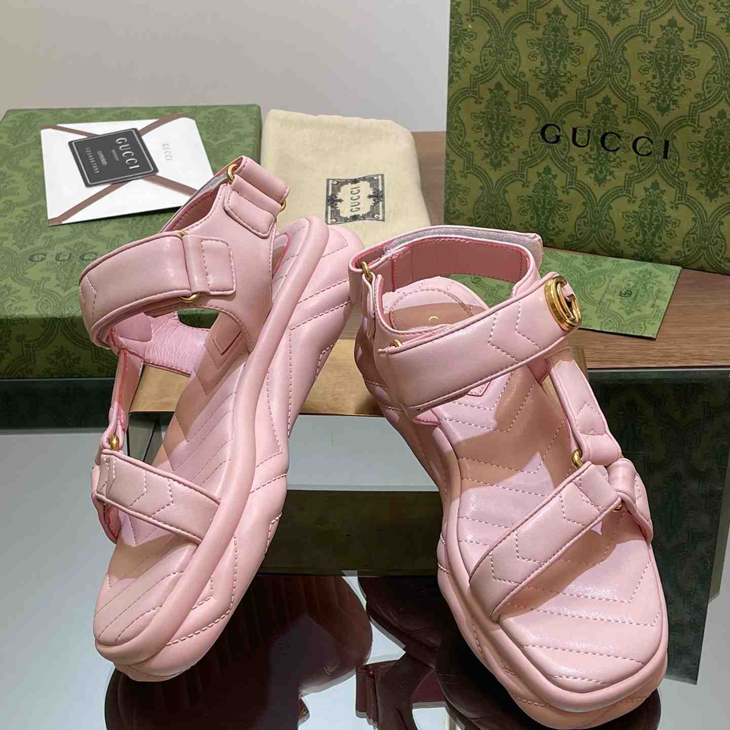 Gucci Women's Double G Sandal - DesignerGu