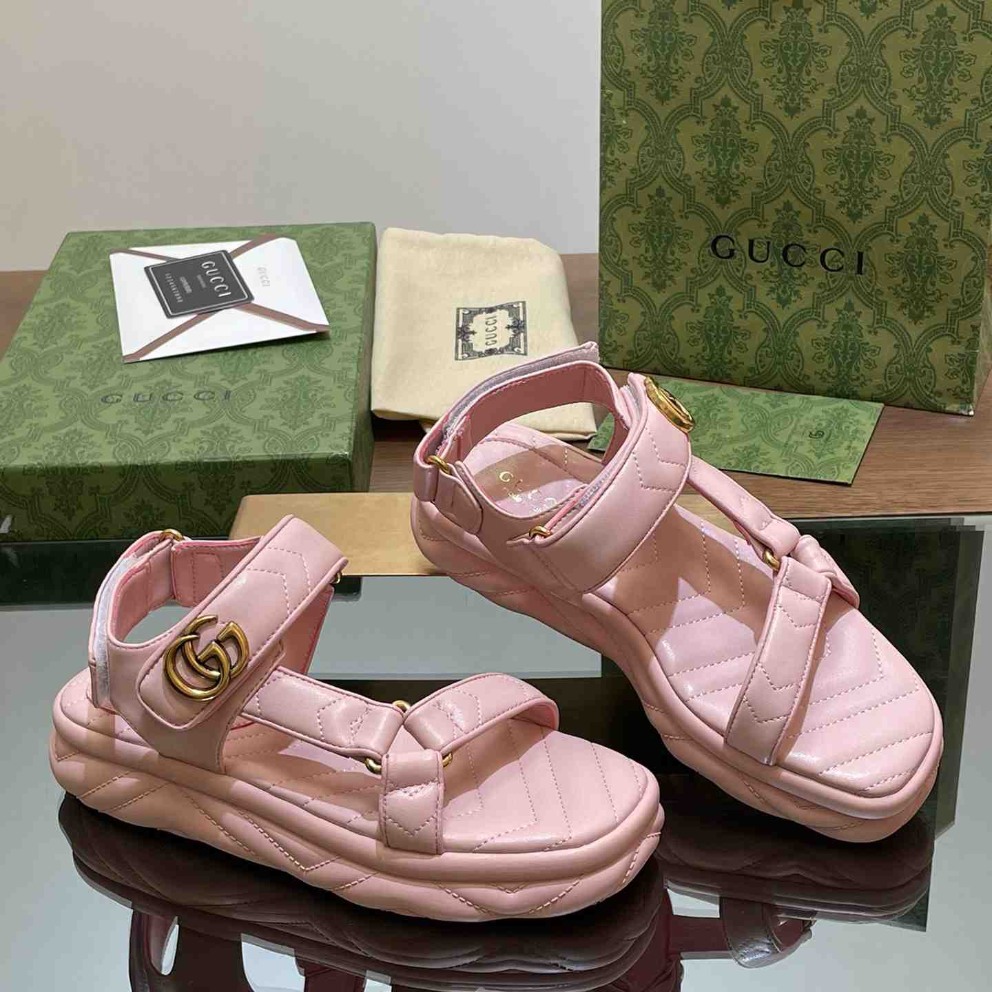 Gucci Women's Double G Sandal - DesignerGu