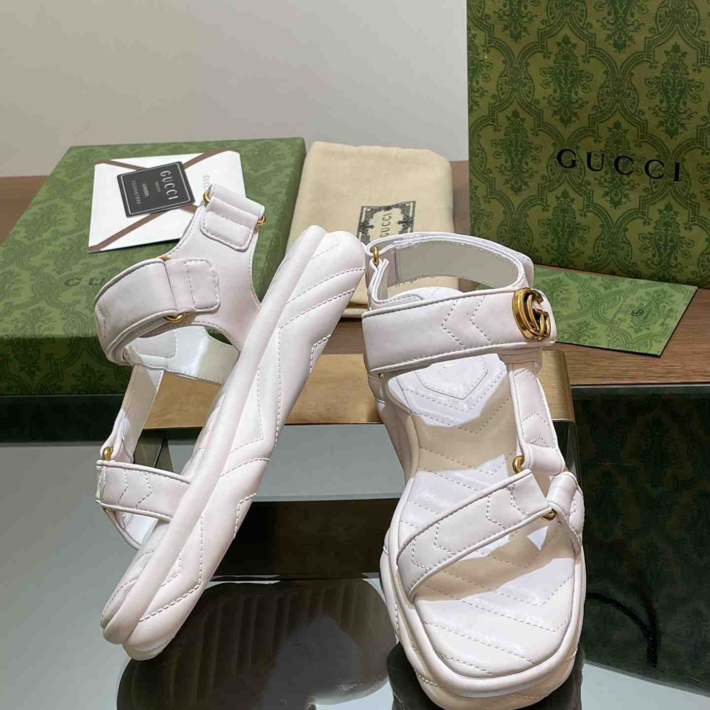 Gucci Women's Double G Sandal - DesignerGu