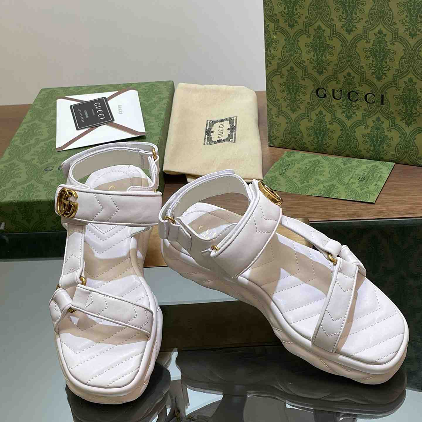 Gucci Women's Double G Sandal - DesignerGu