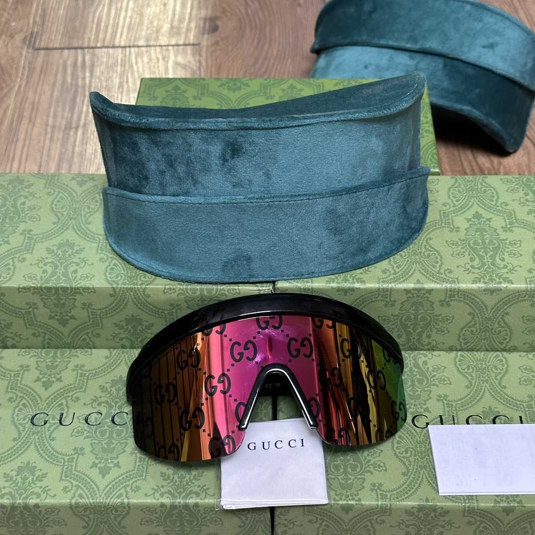 Gucci Mask-Shaped Sunglasses      - DesignerGu