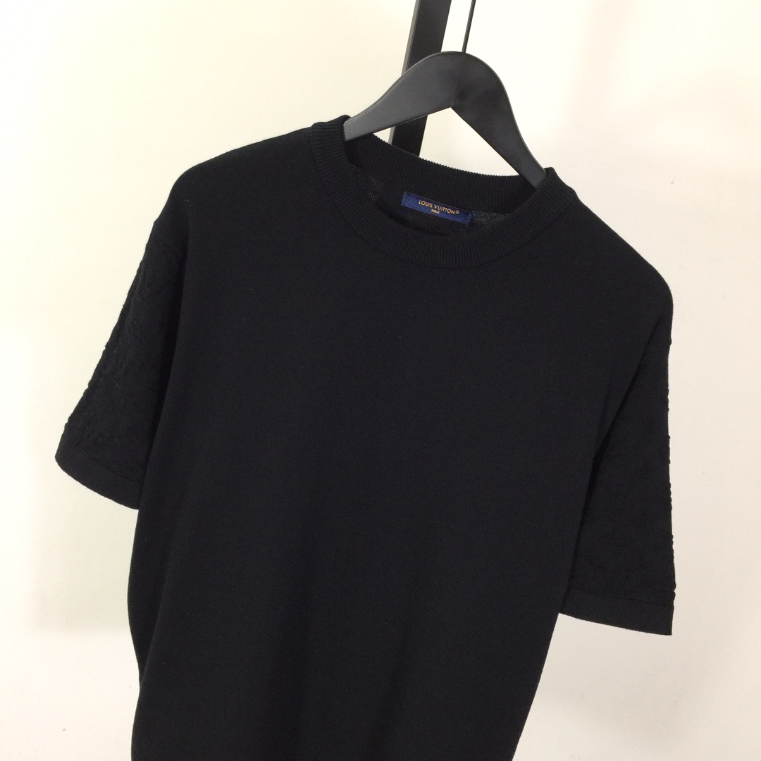 Louis Vuitton Short-Sleeved Signature Crewneck    - DesignerGu