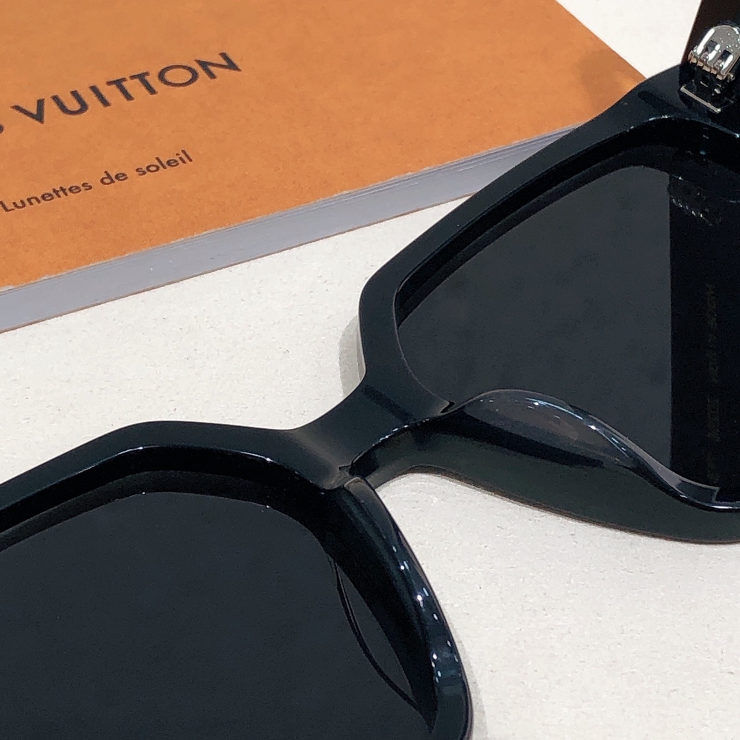 Louis Vuitton Sunglasses  Z0286 - DesignerGu