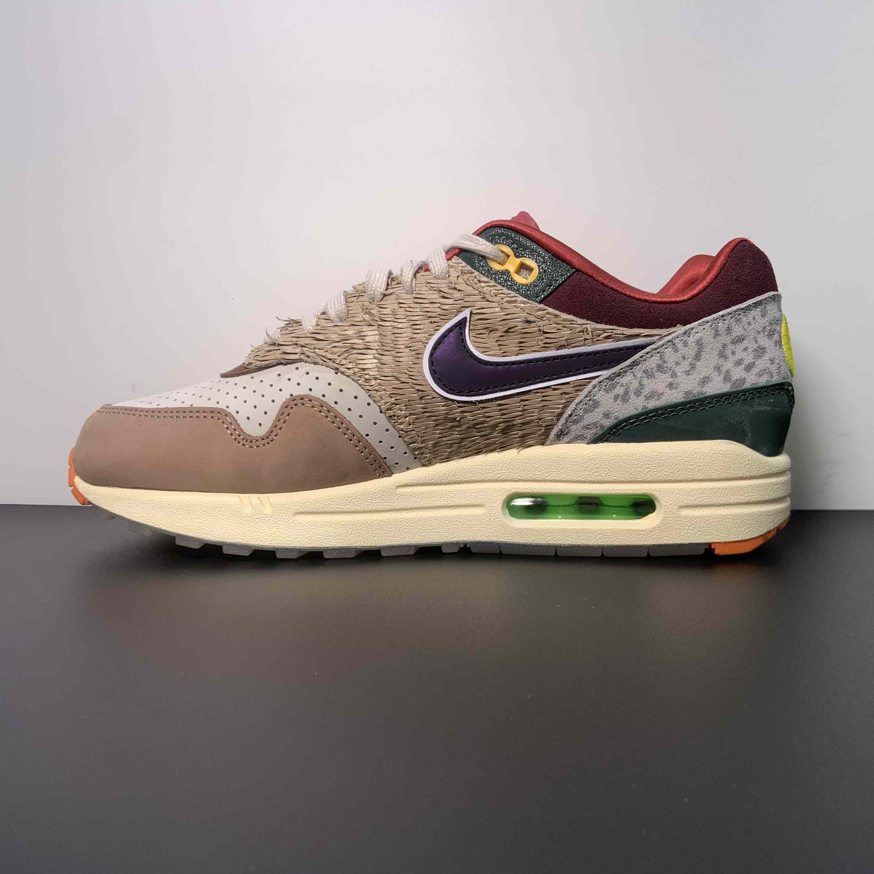 Division Street x Nike Air Max 1 Sneakers    HQ2639-100 - DesignerGu