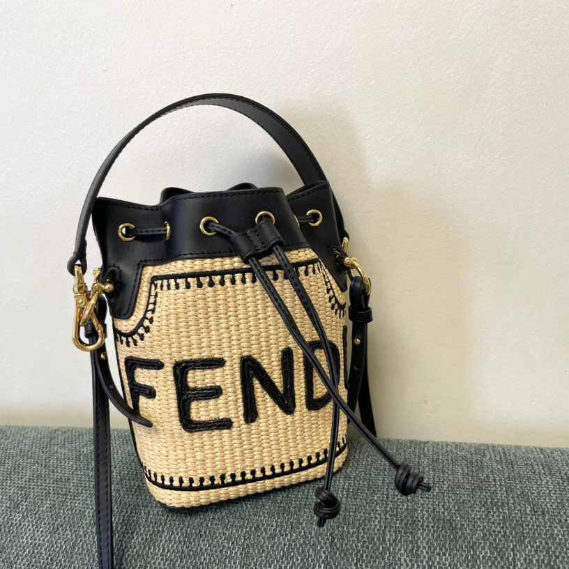 Fendi Bucket Bag (18-12-10cm) - DesignerGu