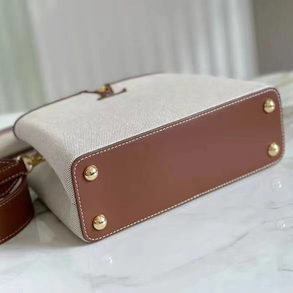 Louis Vuitton Capucines Handbag  (21 * 14 *8 cm) - DesignerGu