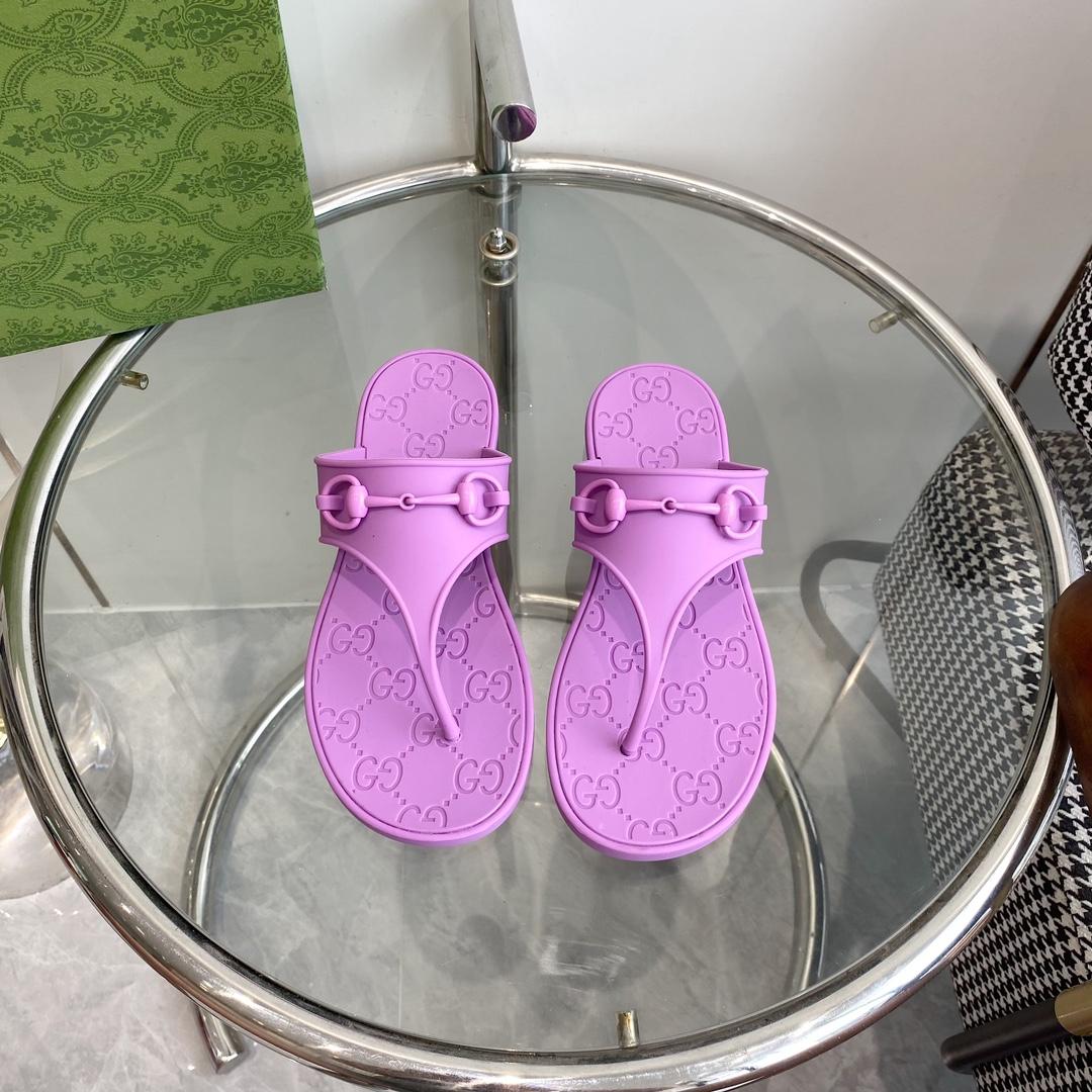 Gucci Women's Thong Sandal With Horsebit  - DesignerGu