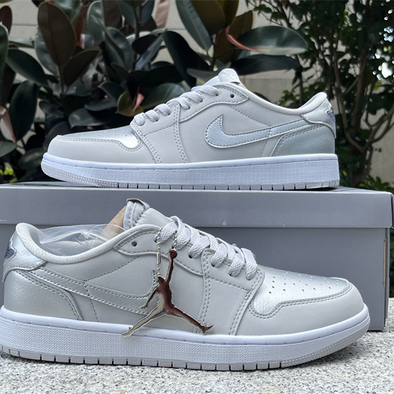 Air Jordan 1 Low OG “Metallic Silver Sneaker      CZ0790-002 - DesignerGu