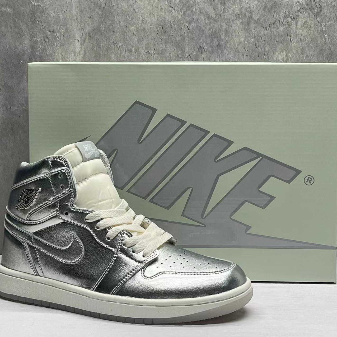 Jordan1 High OG“Chrome” Sneaker    FN7249-001 - DesignerGu