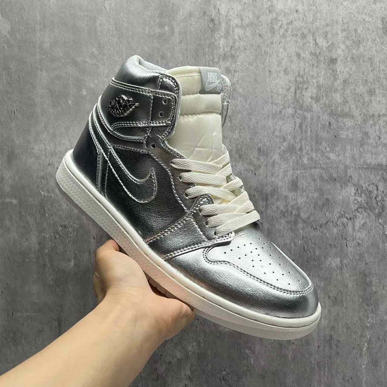 Jordan1 High OG“Chrome” Sneaker    FN7249-001 - DesignerGu