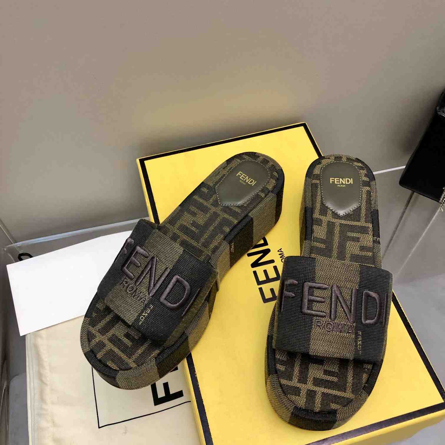 Fendi Sunshine Brown Fabric Flatform Slides - DesignerGu