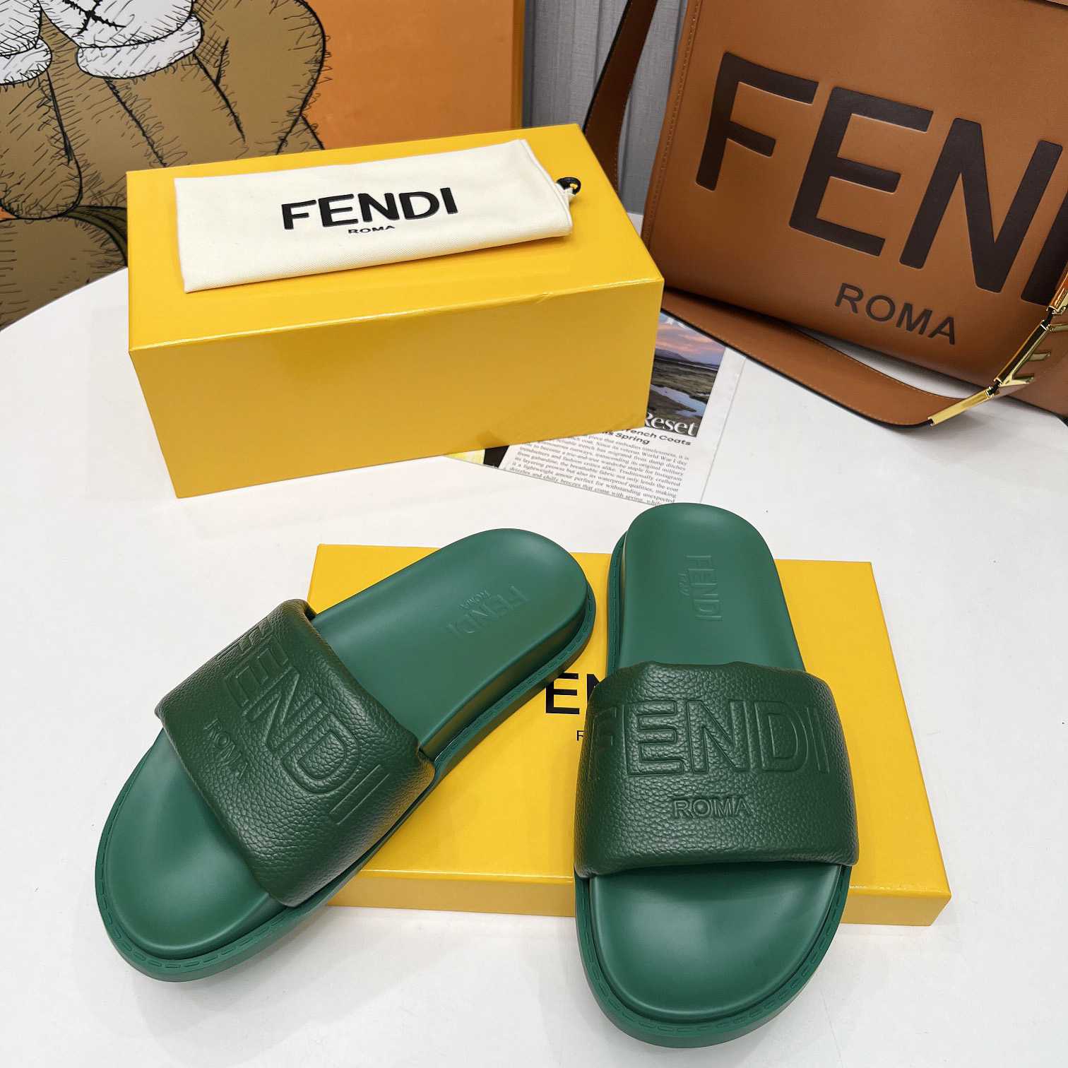 Fendi Roma Slides Green Leather Fussbett - DesignerGu