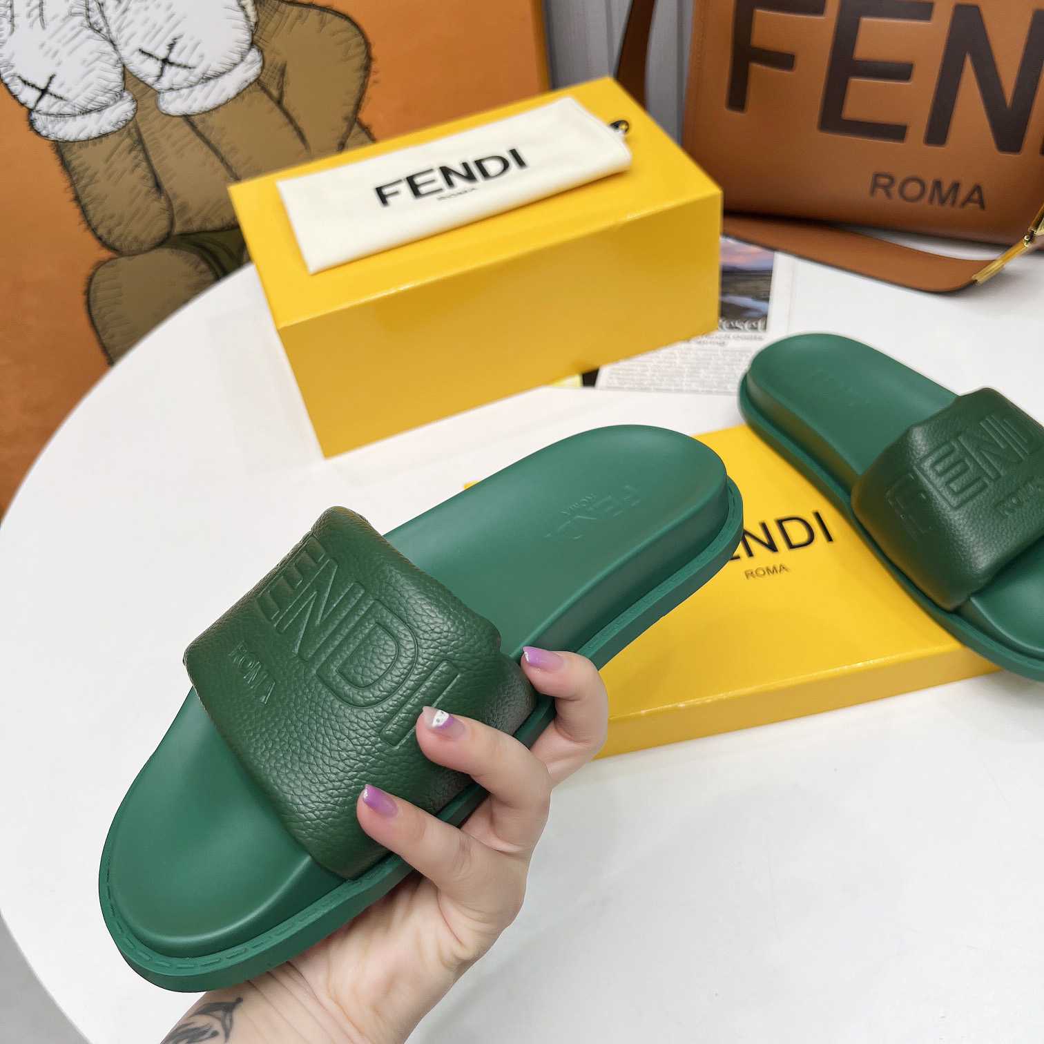 Fendi Roma Slides Green Leather Fussbett - DesignerGu